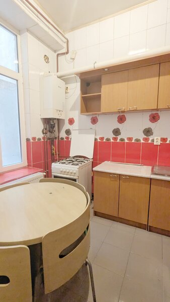 Metrou Universitate, Izvor, 3 camere 70 mp in bloc, Centrala Proprie, AC